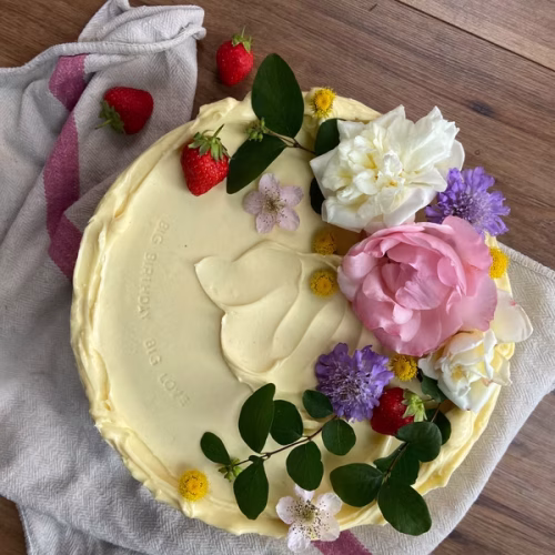 Eat & Mess Cakes, available to order when you stay at a holiday home with Keepers Cottages