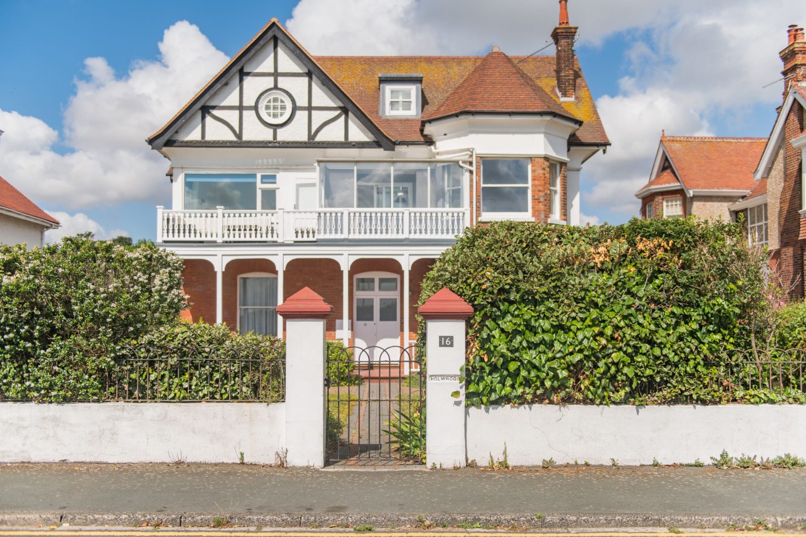 Holmwood image