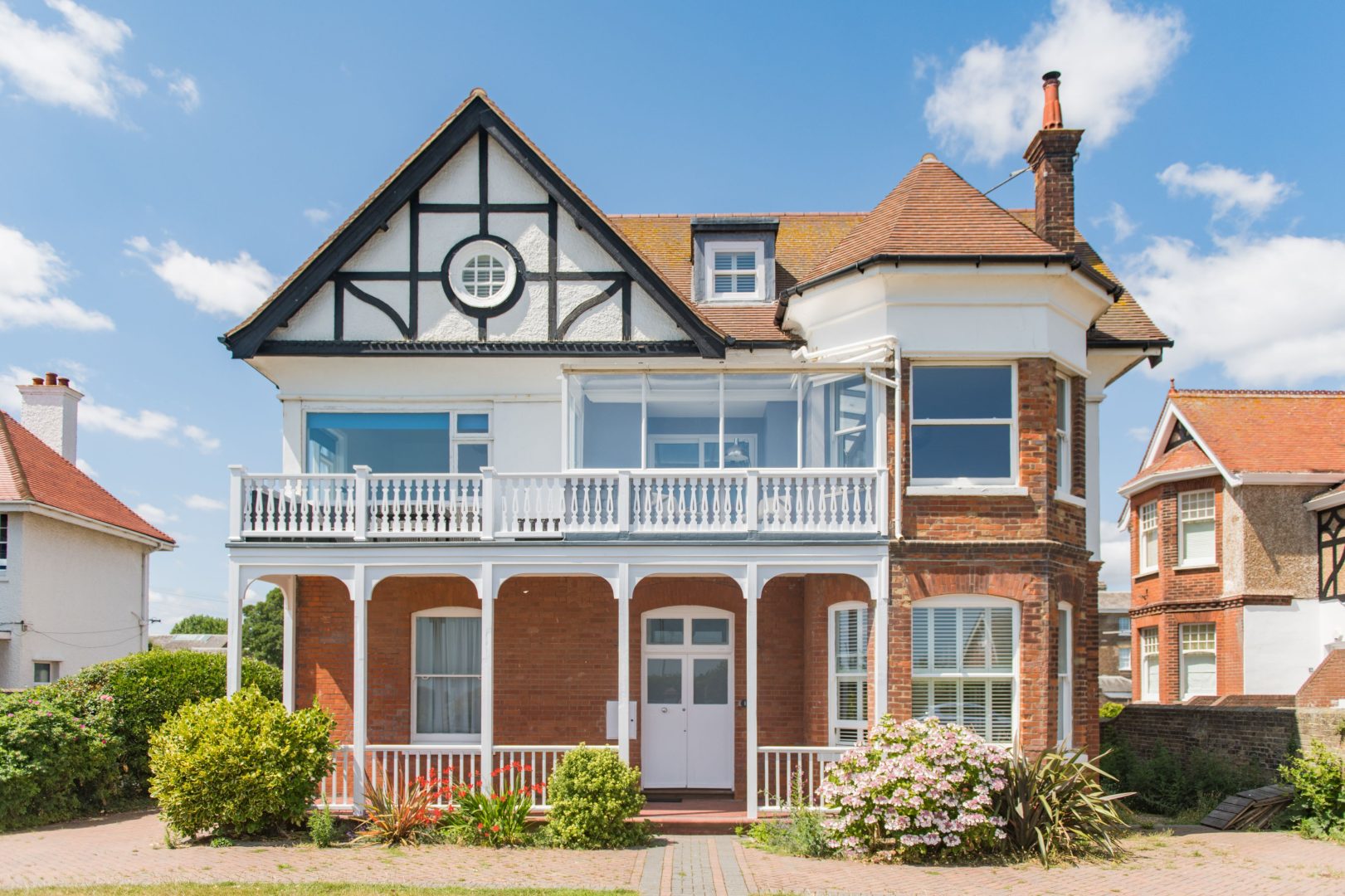 Holmwood image