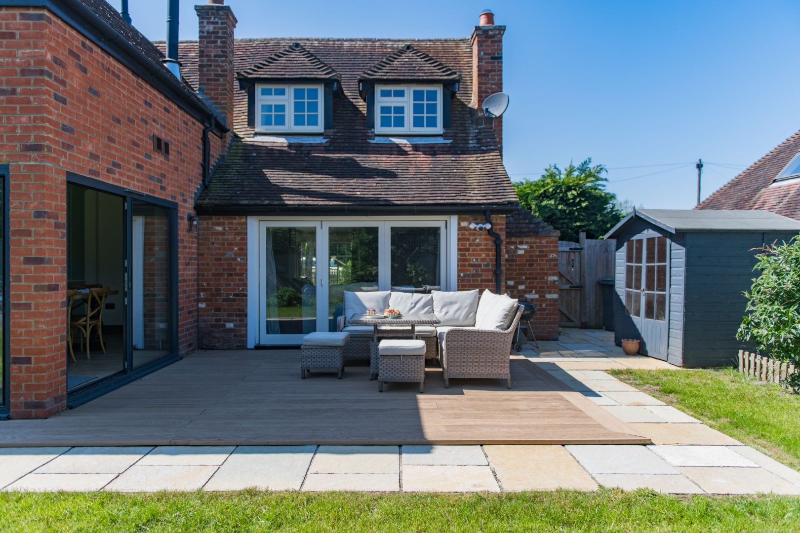 Droveway House image