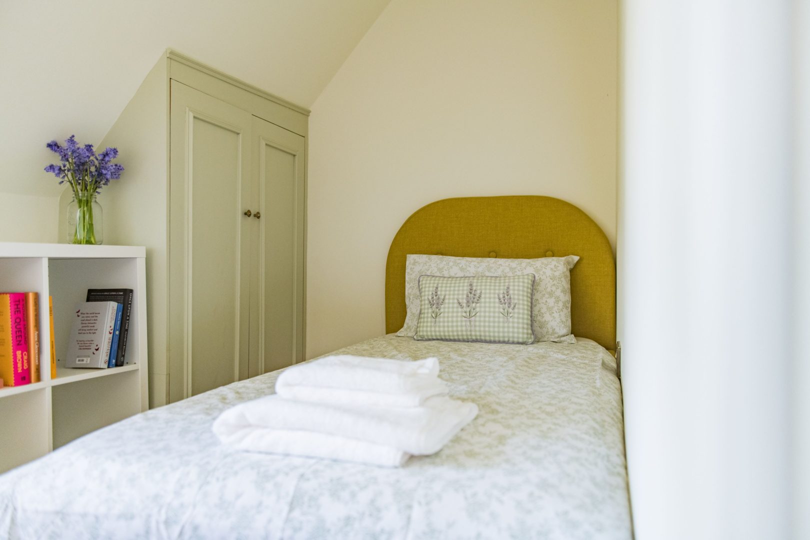 Droveway House image