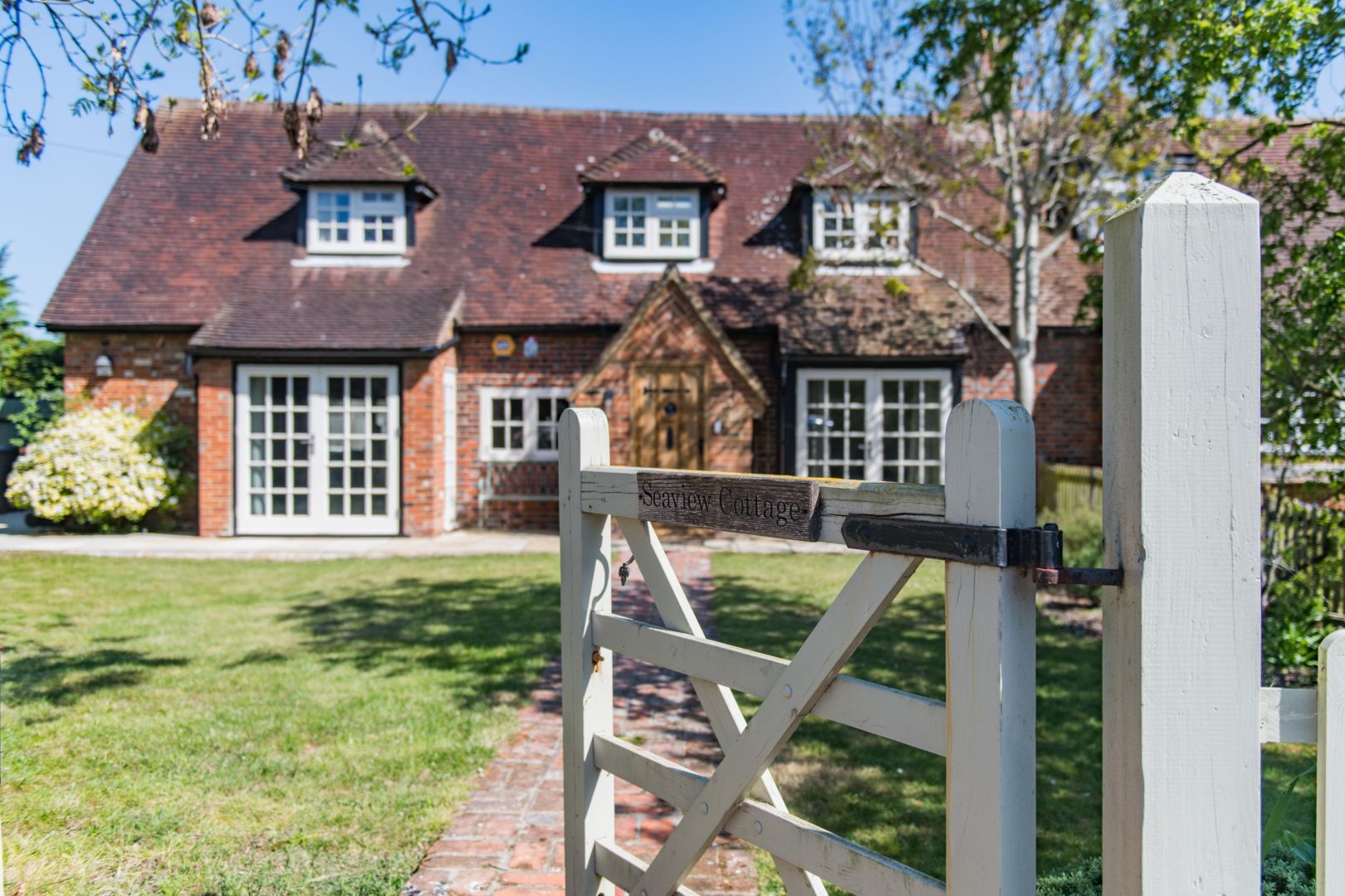 Droveway House image
