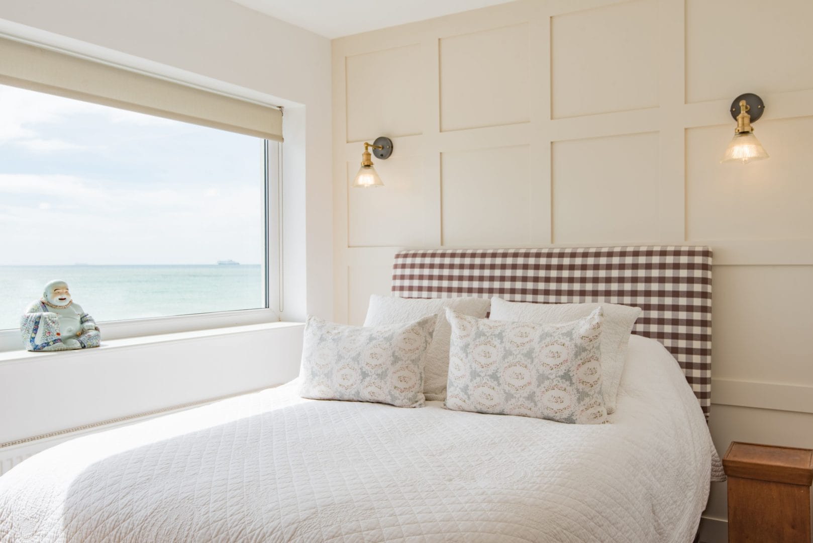 Bedroom with sea view